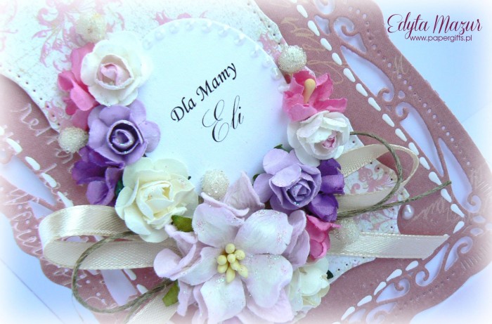 Łososiowa z bukietem kolorowych kwiatów - kartka z okazji Dnia Mamy1