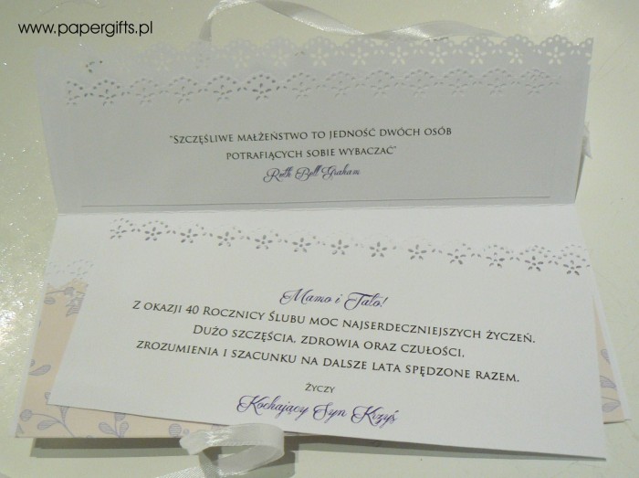 Beżowa w fioletowe motywy - kopertówka na 40 rocznicę ślubu1